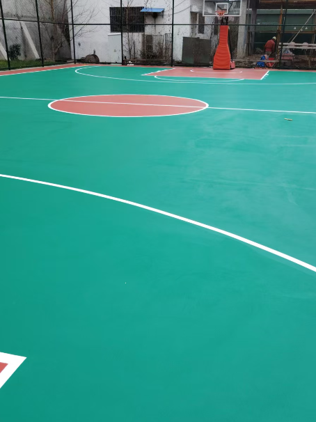 横峰 球场长期使用易出现地面开裂